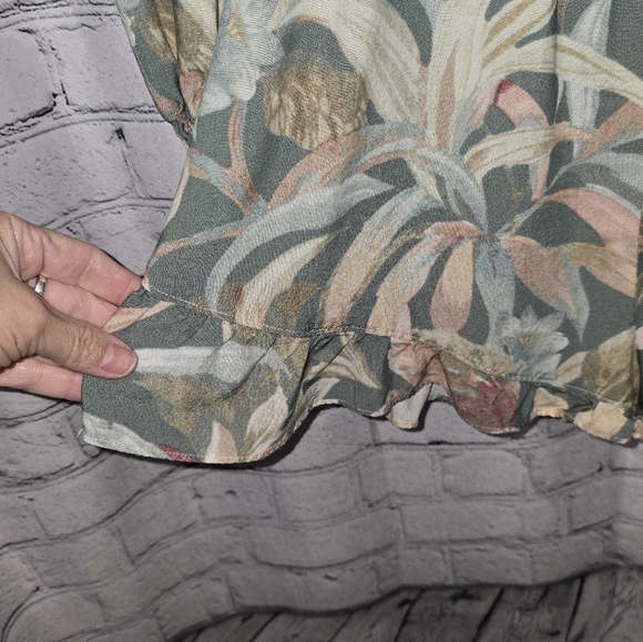 Show Me Your MuMu Floral Longsleeve Romper Size Medium - Picture 5 of 12